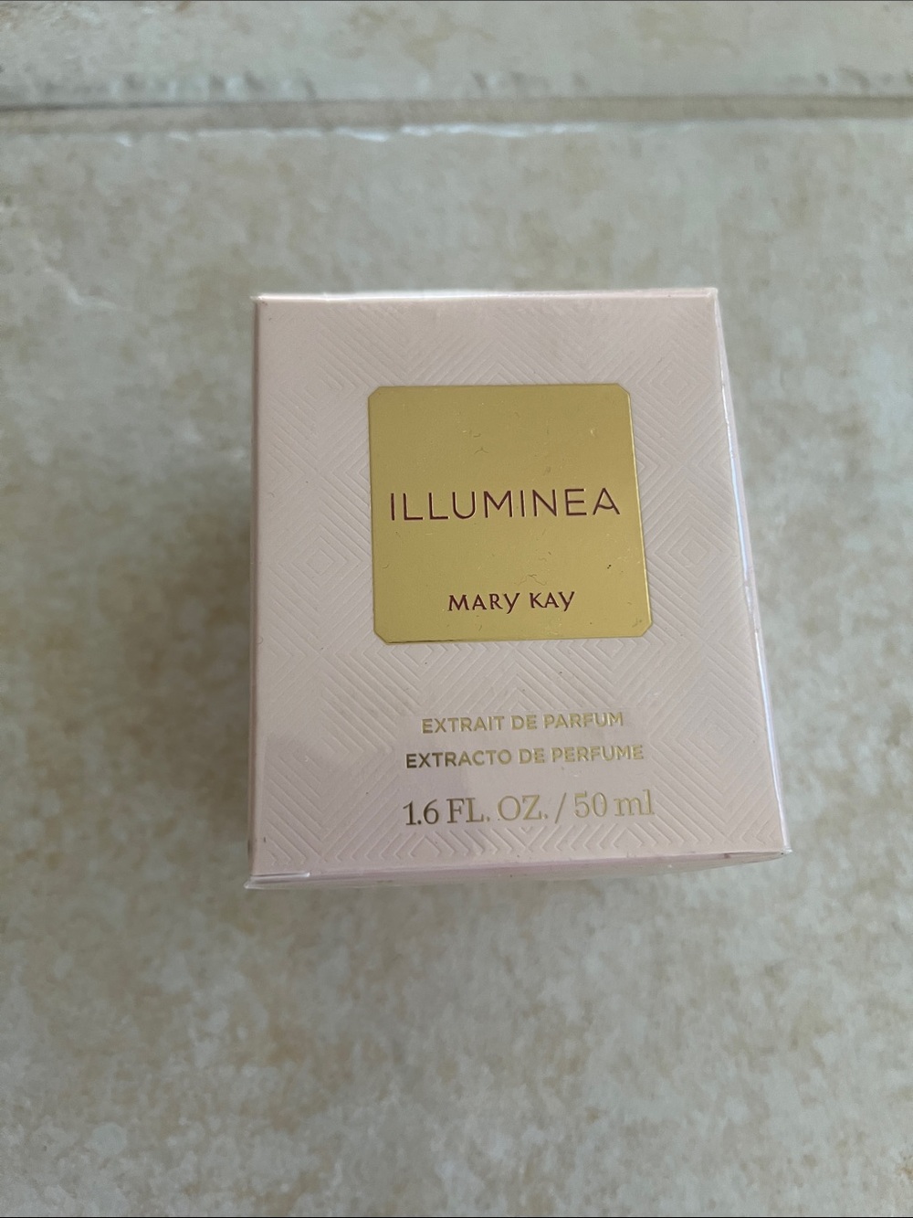 Mary Kay Illuminea Extrait de Parfum - Pale Pink with Gold Accent